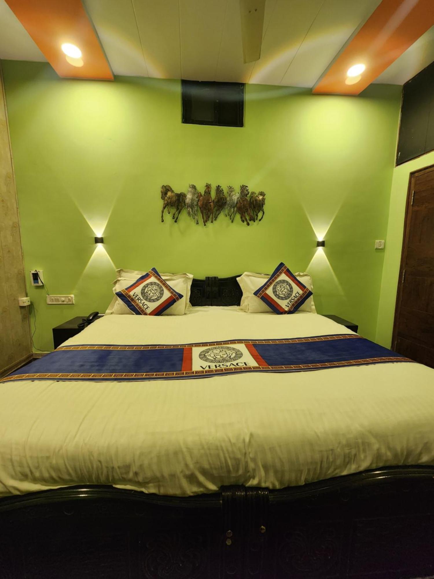 Shaleen Elegance Homestay Nakki Lake 400 Meters Mount Abu Ngoại thất bức ảnh
